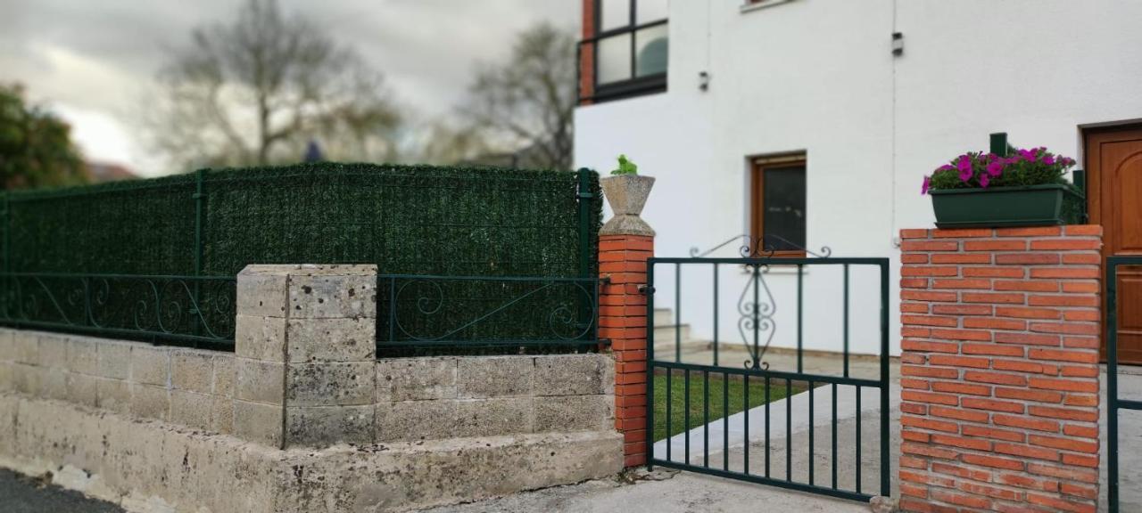 Вілла Casa Angela Las Fraguas Екстер'єр фото